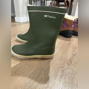 Size 37 Tretorn snow/rainboots